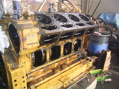 キャタピラーV型ディーゼルエンジン整備